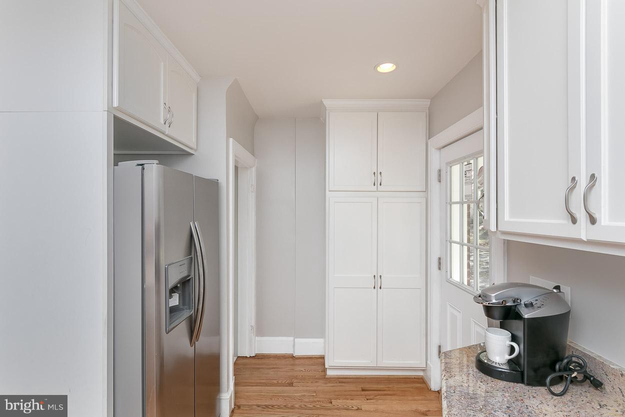 1112 Elm Ridge Avenue Baltimore, MD 21229 - Photo 4 of 30 Kitchen