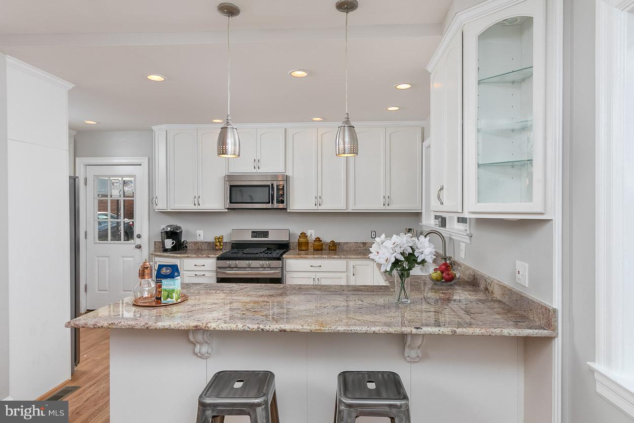1112 Elm Ridge Avenue Baltimore, MD 21229 - Photo 5 of 30 Kitchen