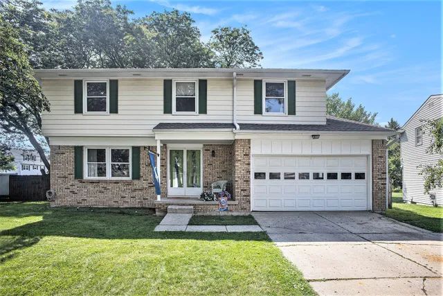 $324,900 | 1018 Pickton Drive, Lansing, MI 48917