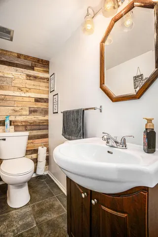 $324,900 | 1018 Pickton Drive, Lansing, MI 48917