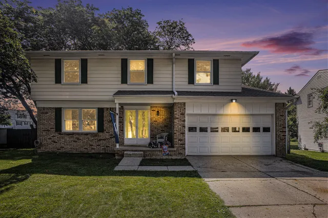 $324,900 | 1018 Pickton Drive, Lansing, MI 48917