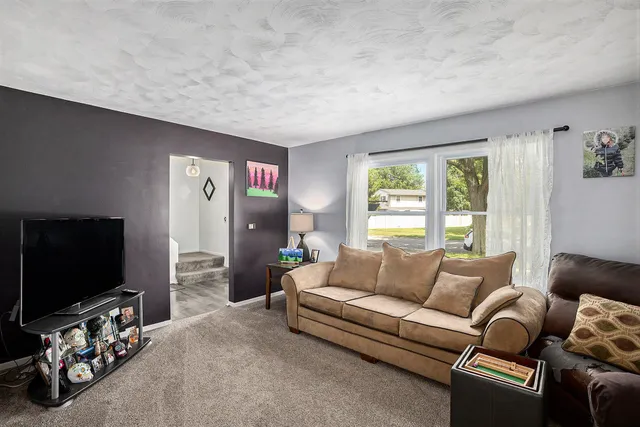 $324,900 | 1018 Pickton Drive, Lansing, MI 48917