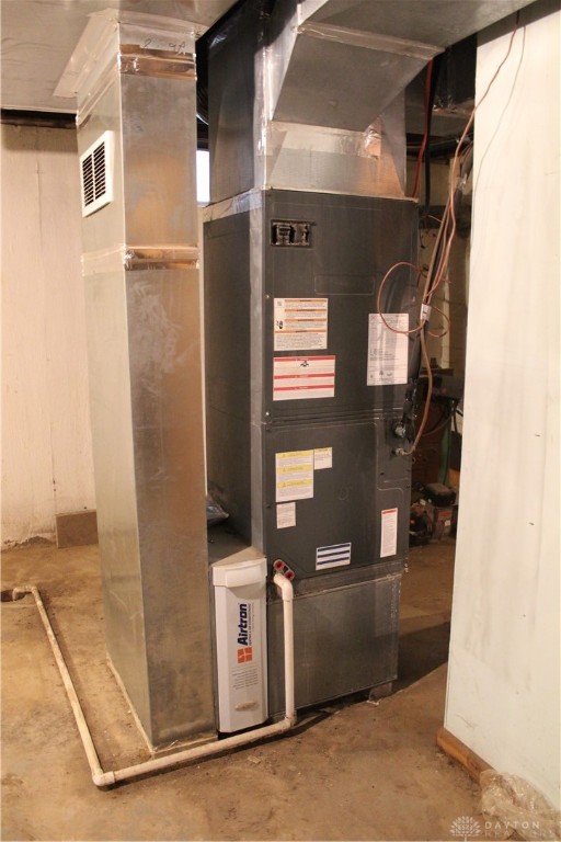 8390 Dog Leg Road Dayton, OH 45414 - Photo 51 of 61 Electric furnace