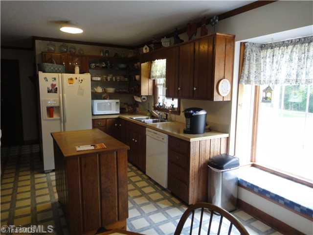 7794 Ketner Farm Road Rural Hall, NC 27045 - Photo 10 of 16 Kitchen.
