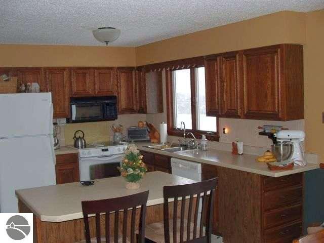 226 North Rusch Road Traverse City, MI 49696 - Photo 10 of 15 1710045-9.JPG