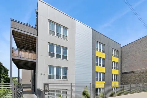 $450,000 | 1708 West Cermak Road, Unit 3W, Chicago, IL 60608