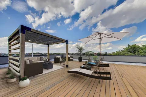 $450,000 | 1708 West Cermak Road, Unit 3W, Chicago, IL 60608