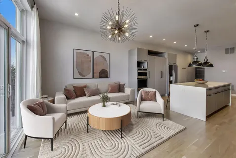 $450,000 | 1708 West Cermak Road, Unit 3W, Chicago, IL 60608