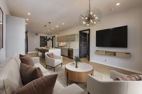 $450,000 | 1708 West Cermak Road, Unit 3W, Chicago, IL 60608