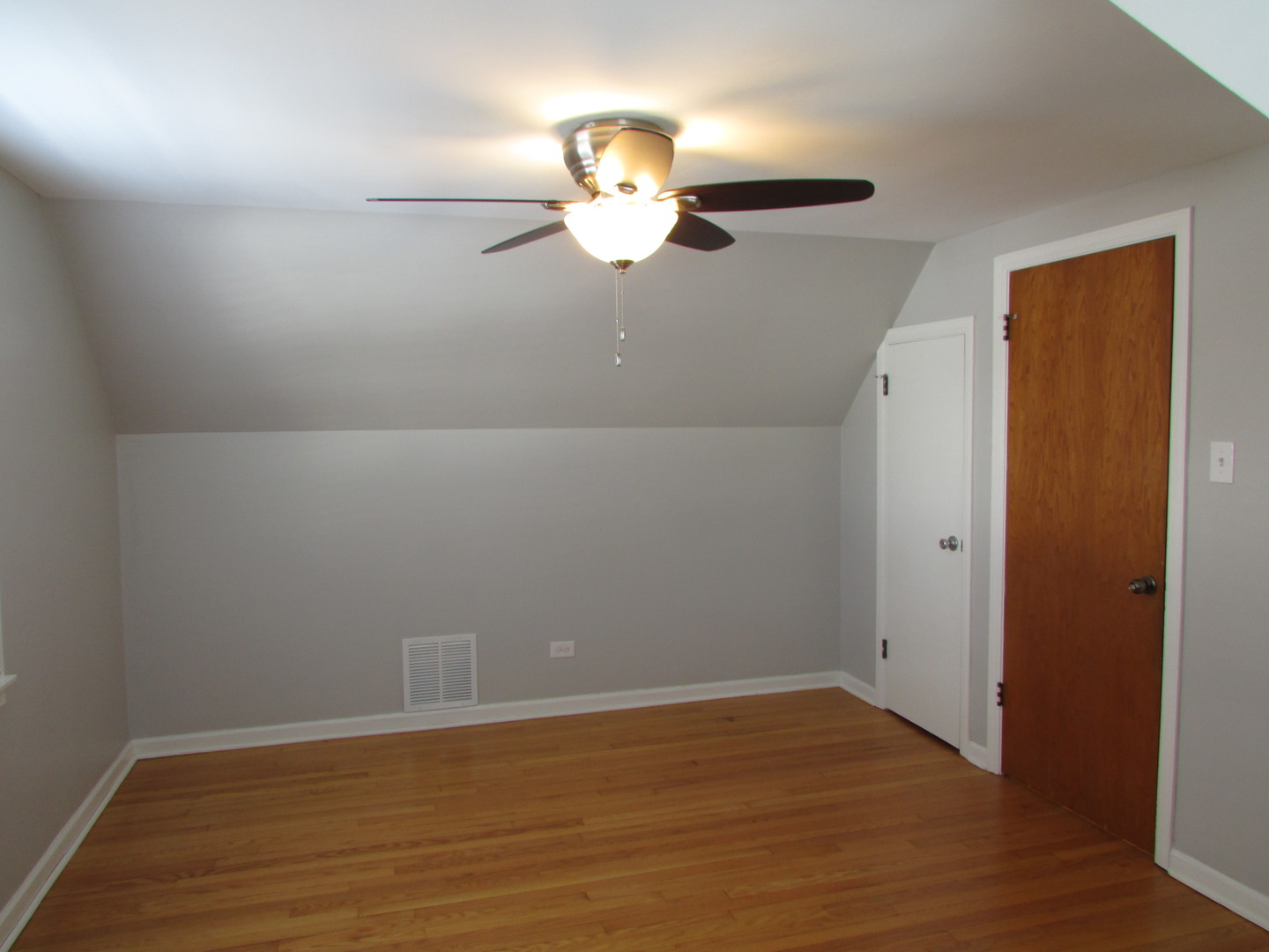309 East Golf Road Des Plaines, IL 60016 - Photo 19 of 27 a view of empty room with wooden floor