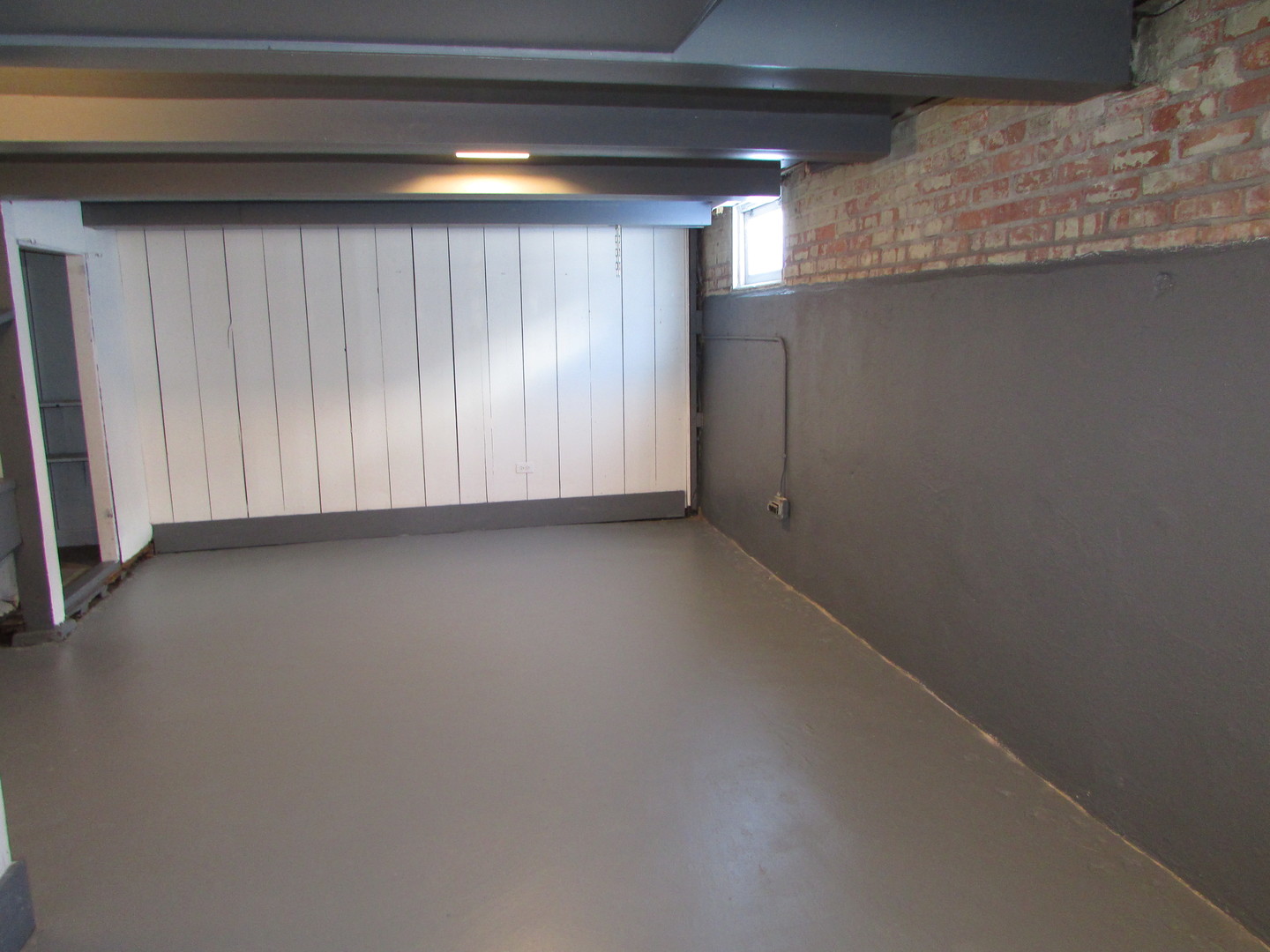 309 East Golf Road Des Plaines, IL 60016 - Photo 21 of 27 a view of a garage