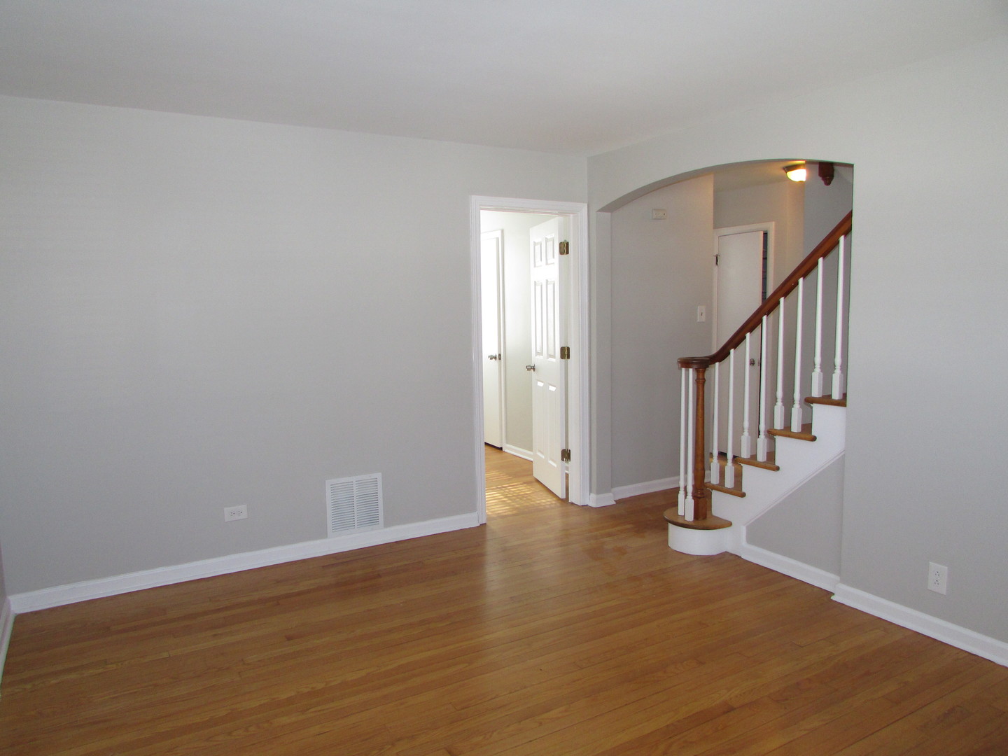 309 East Golf Road Des Plaines, IL 60016 - Photo 4 of 27 a view of an entryway with wooden floor