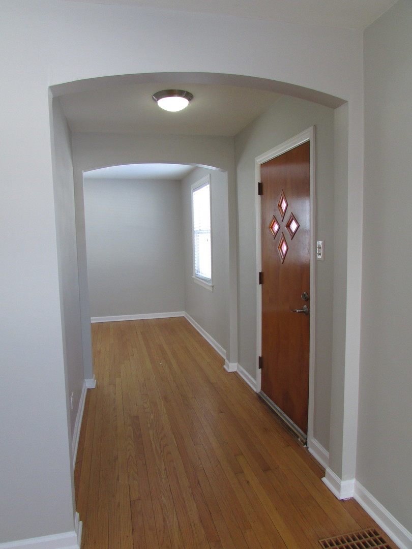 309 East Golf Road Des Plaines, IL 60016 - Photo 6 of 27 an empty room with wooden floor and closet