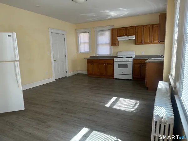 $1,800 | 146 Adams Street, Hartford, CT 06112