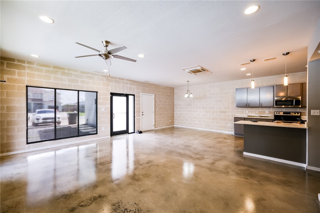 306 Easy Street, Unit B Corpus Christi, TX 78418 - Photo 3 of 22