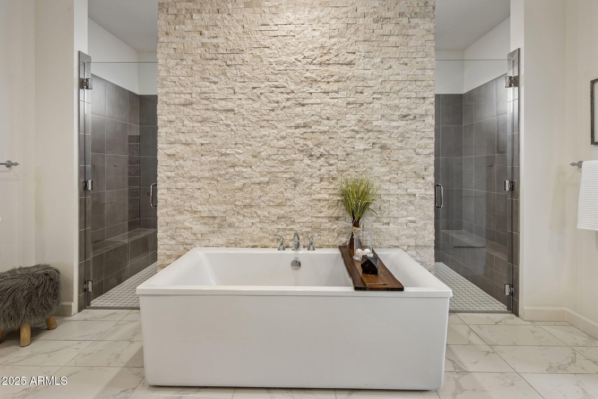 14122 Territory Trail Fountain Hills, AZ 85268 - Photo 6 of 46 a bathroom with a bathtub