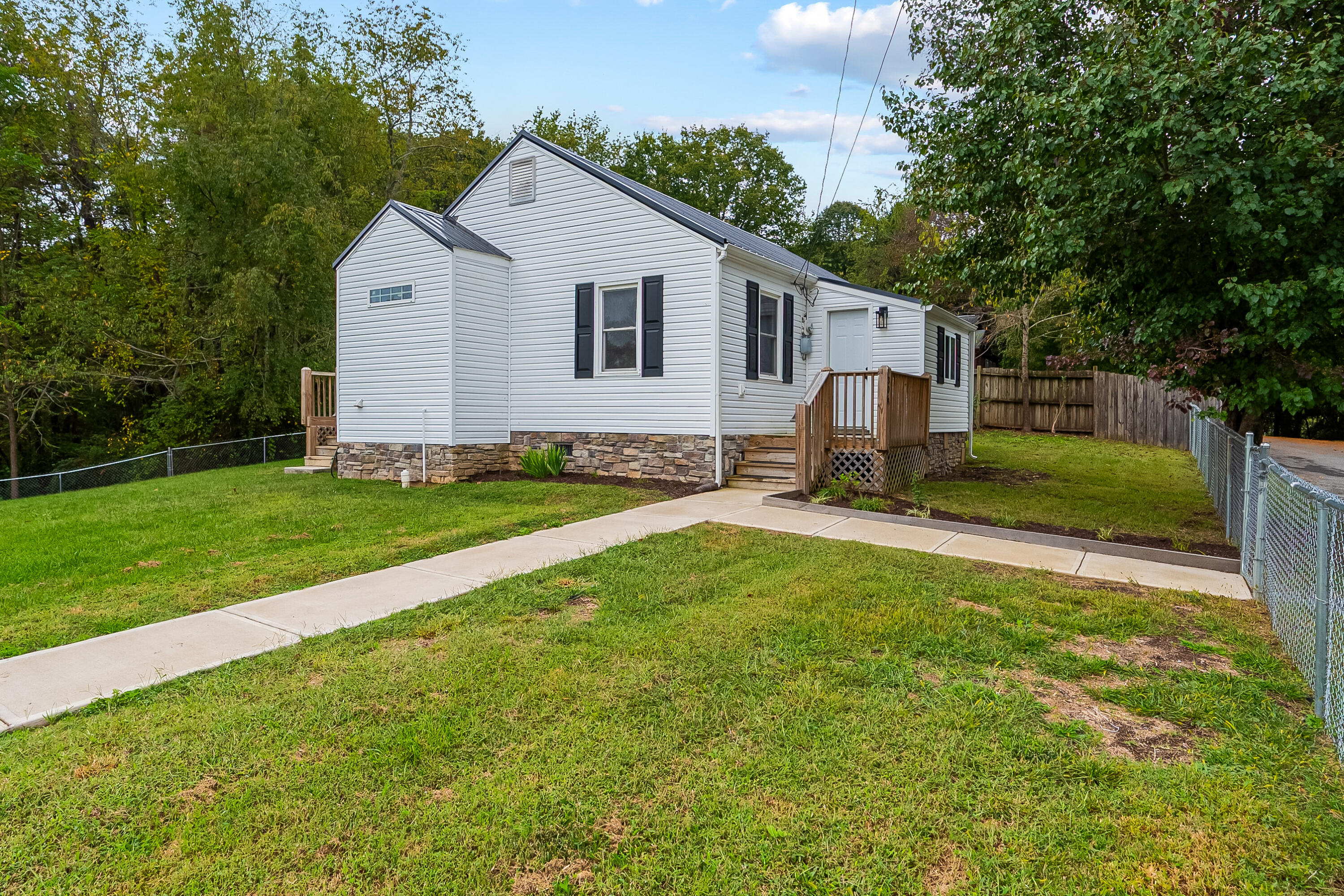 306 Lester Street Radford, VA 24141 - Photo 28 of 51 a view of a backyard of the house