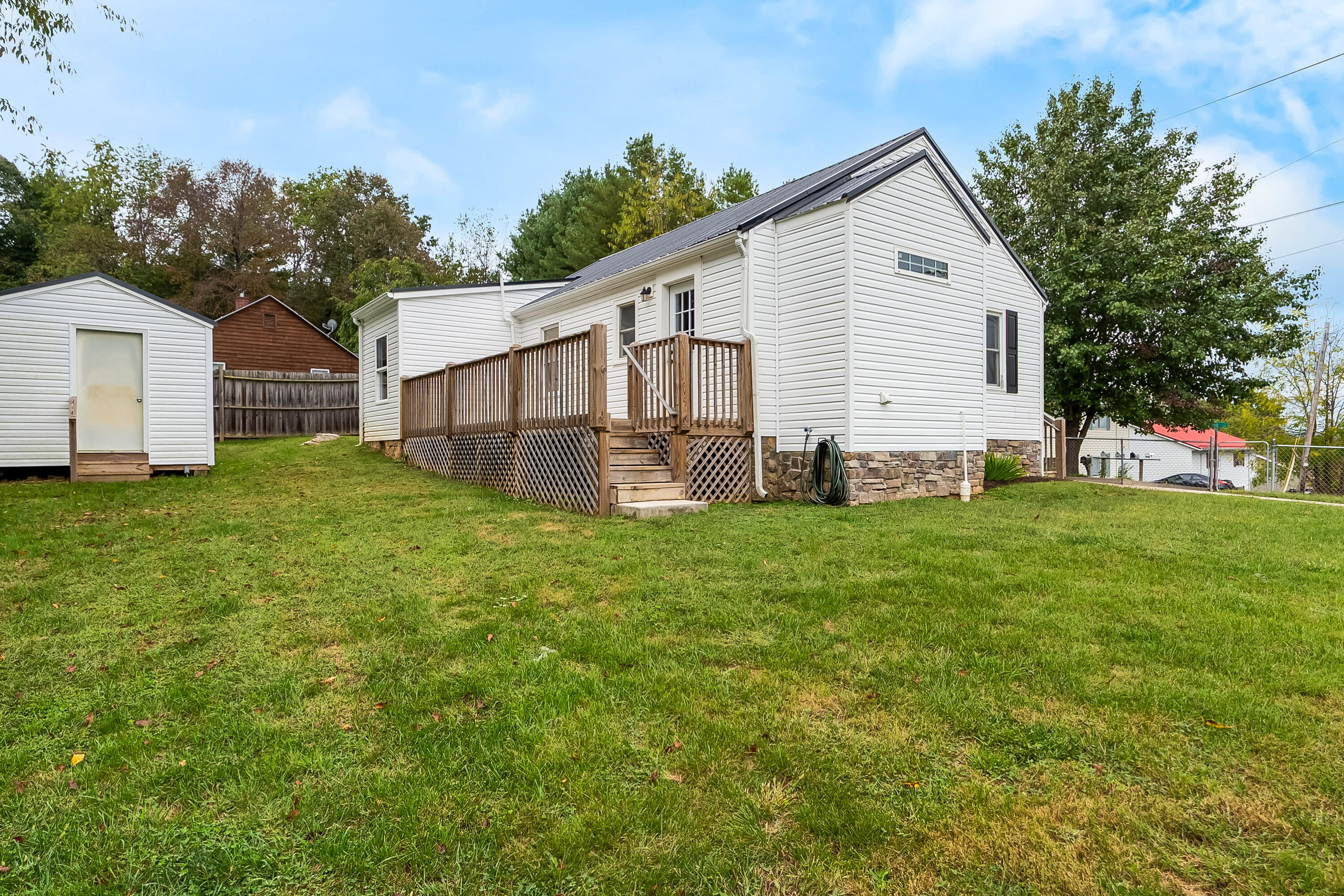 306 Lester Street Radford, VA 24141 - Photo 33 of 51 a view of a house with backyard and garden