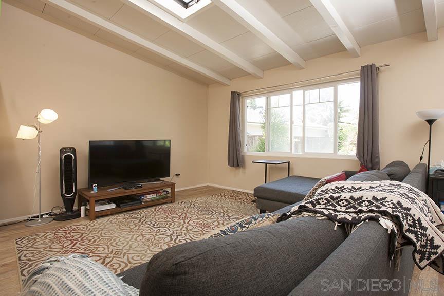 329 9th Street Del Mar, CA 92014 - Photo 18 of 29 a bedroom with a bed and television