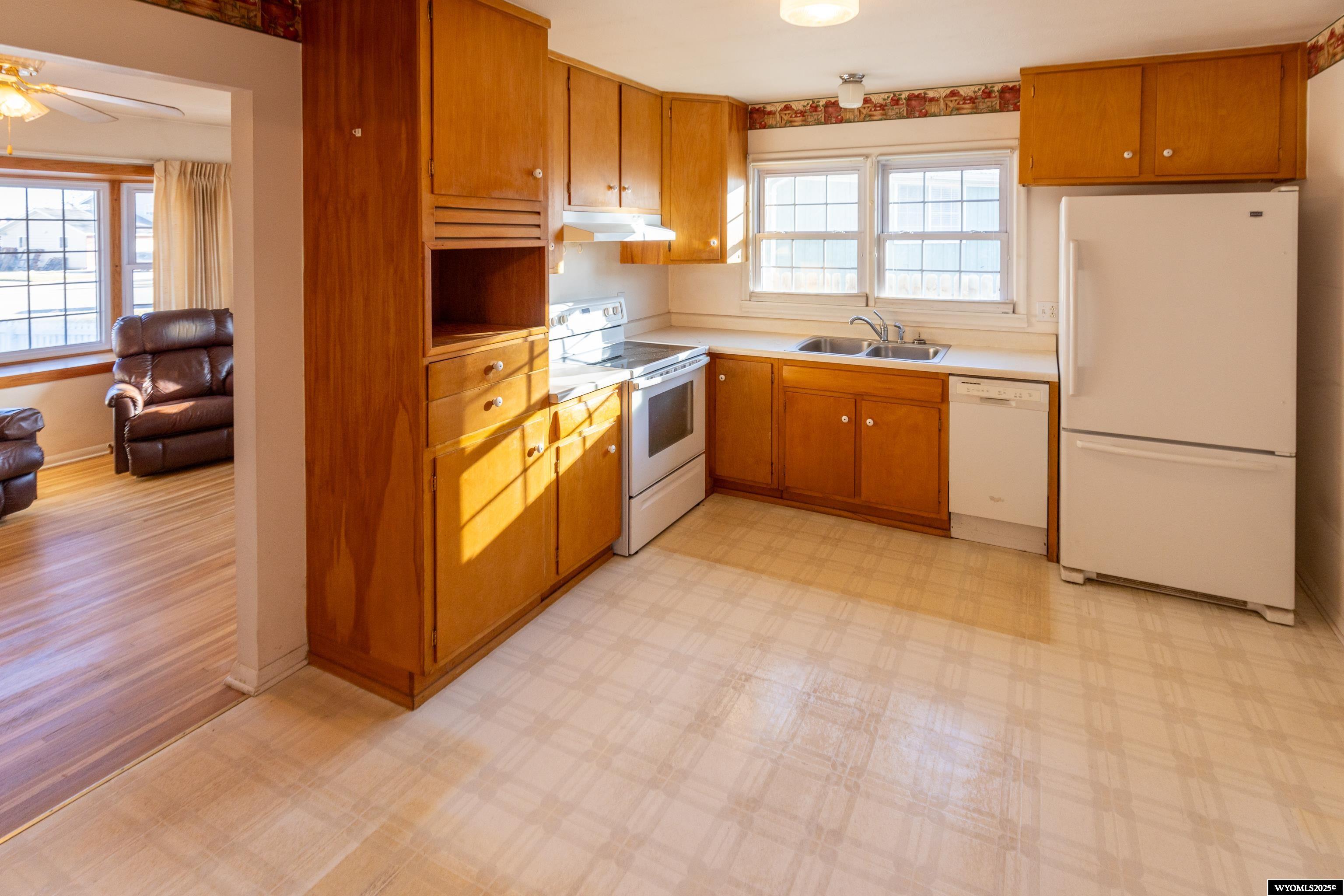 605 Cliff Street Lander, WY 82520 - Photo 7 of 40