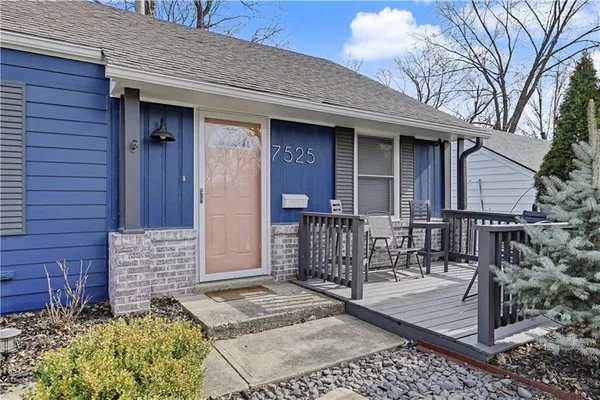 $389,500 | 7525 Eaton Street, Prairie Village, KS 66208