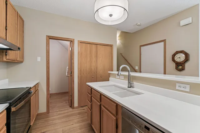 $295,000 | 8465 Cortland Road, Unit 125, Eden Prairie, MN 55344