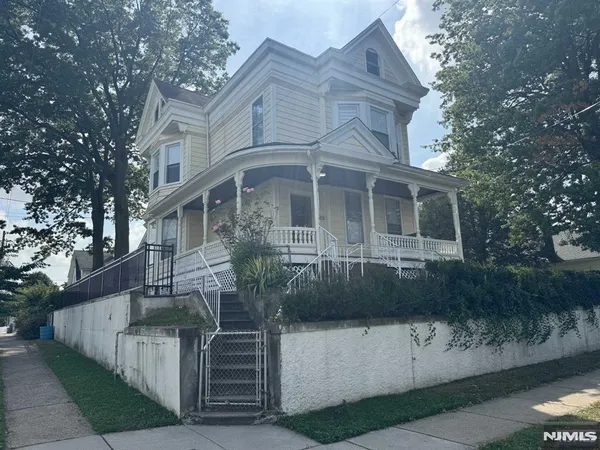 $2,800 | 143 West 2nd Street, Unit 2, Clifton, NJ 07011