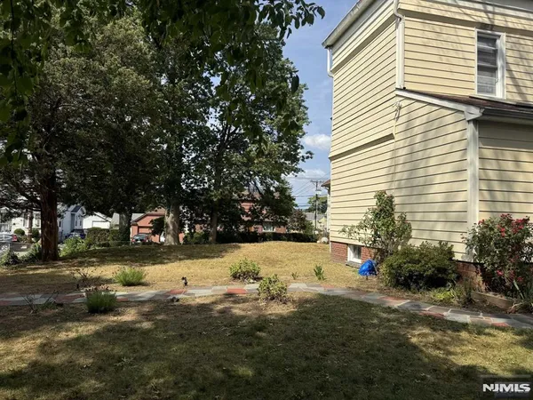 $2,800 | 143 West 2nd Street, Unit 2, Clifton, NJ 07011