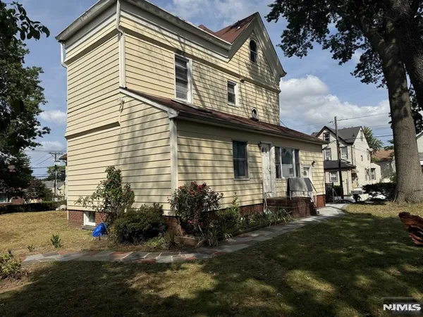 $2,800 | 143 West 2nd Street, Unit 2, Clifton, NJ 07011