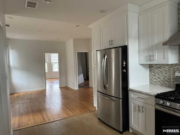 $2,800 | 143 West 2nd Street, Unit 2, Clifton, NJ 07011