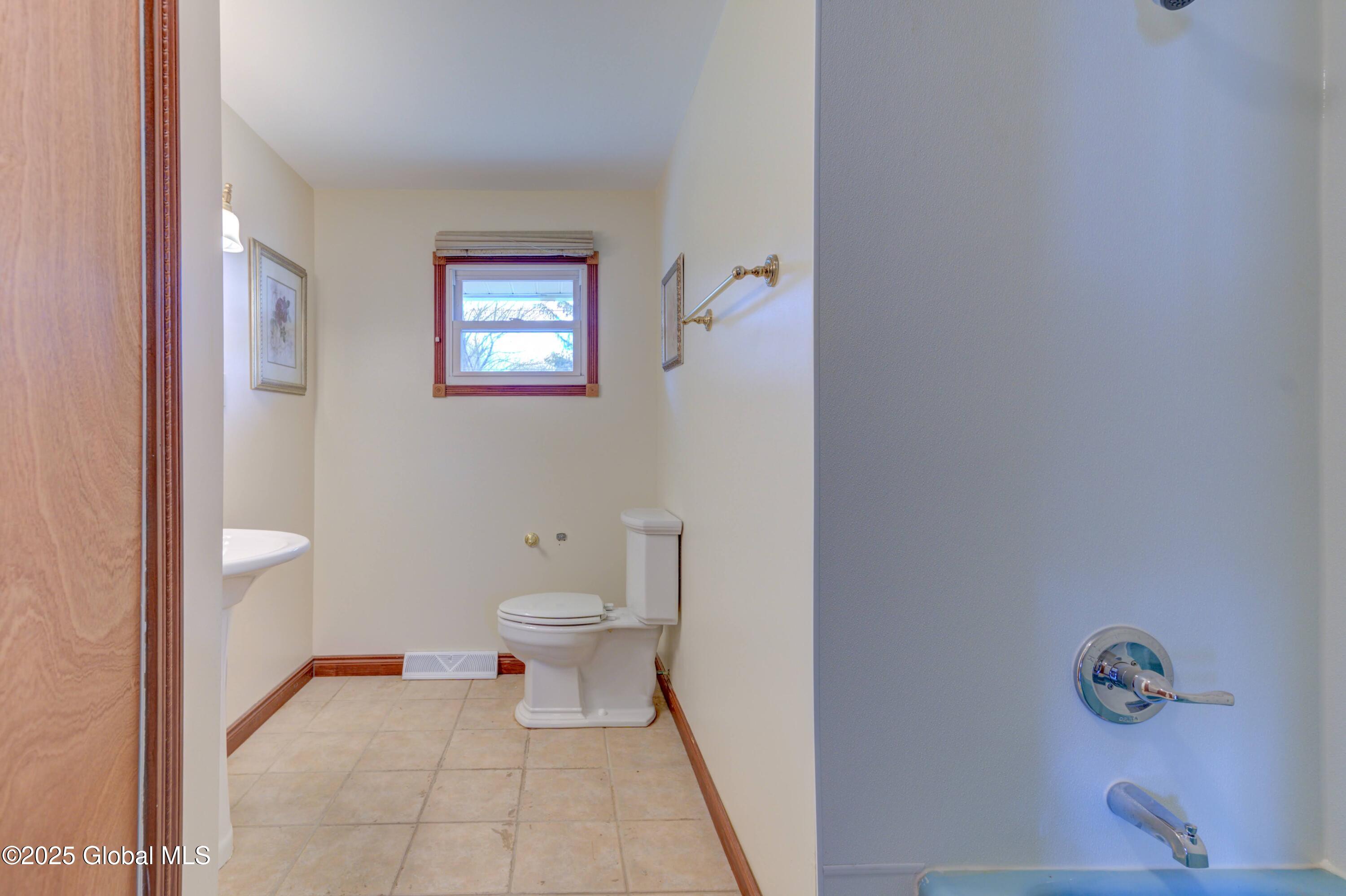 4 Buttercup Drive Albany, NY 12211 - Photo 20 of 34 5-4 Buttercup