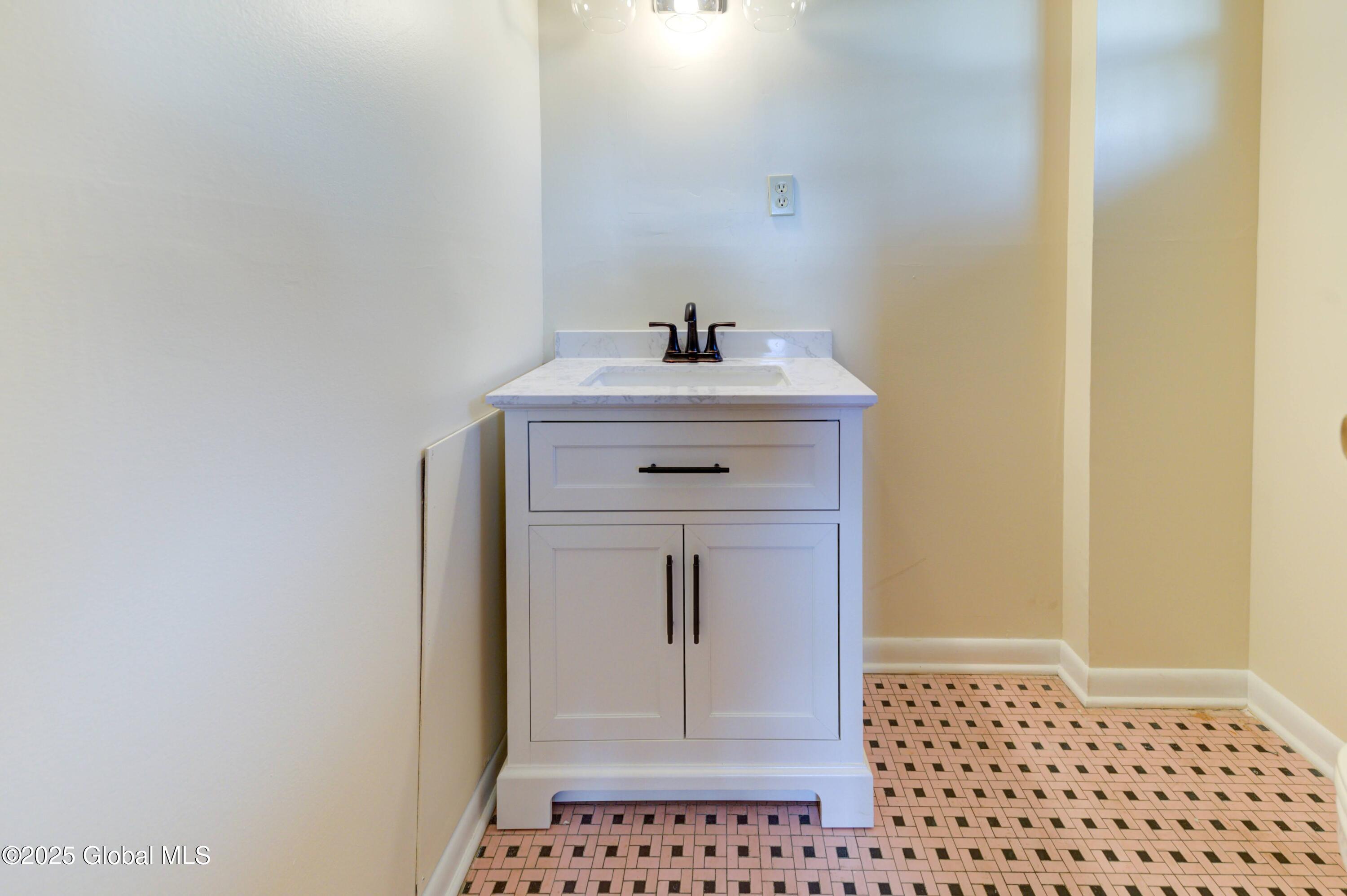 4 Buttercup Drive Albany, NY 12211 - Photo 24 of 34 8-4 Buttercup