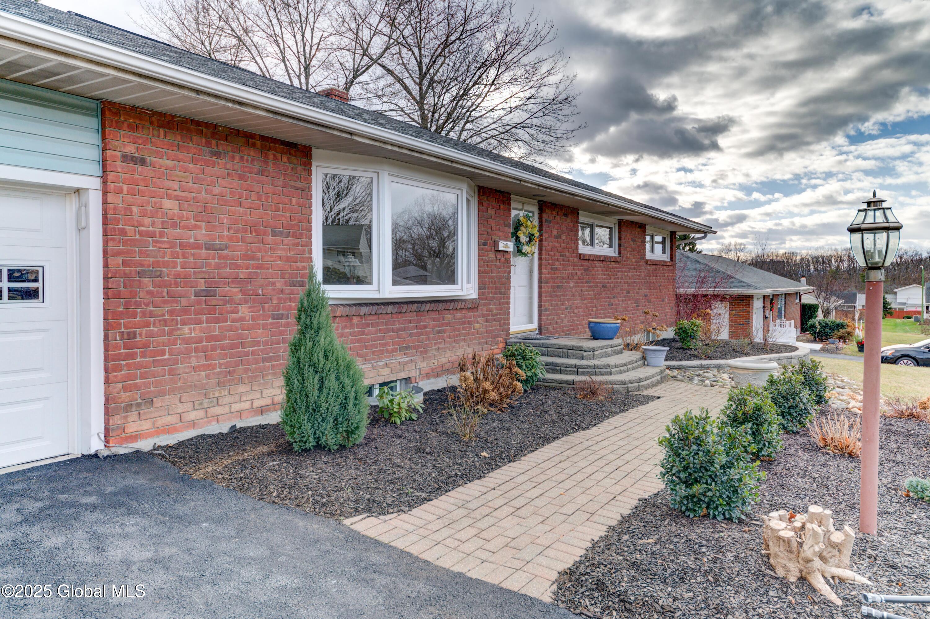 4 Buttercup Drive Albany, NY 12211 - Photo 4 of 34 31-4 Buttercup