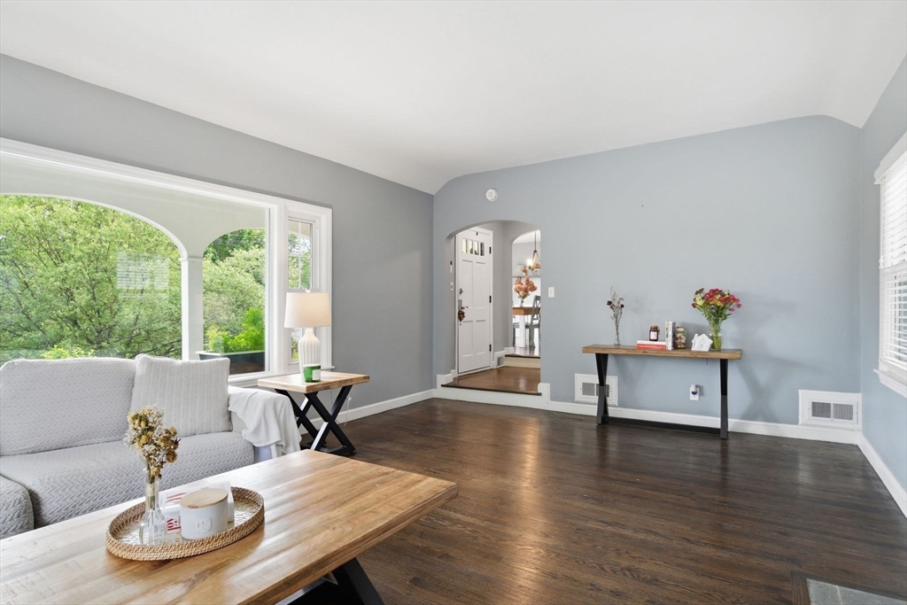 620 Roosevelt Avenue Springfield, MA 01118 - Photo 9 of 42