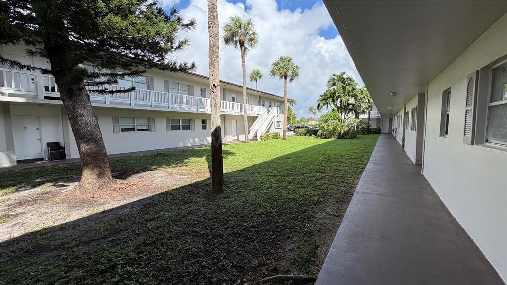 550 Southeast 2nd Avenue, Unit G5 Deerfield Beach, FL 33441 - Photo 25 of 28 a view of a back yard