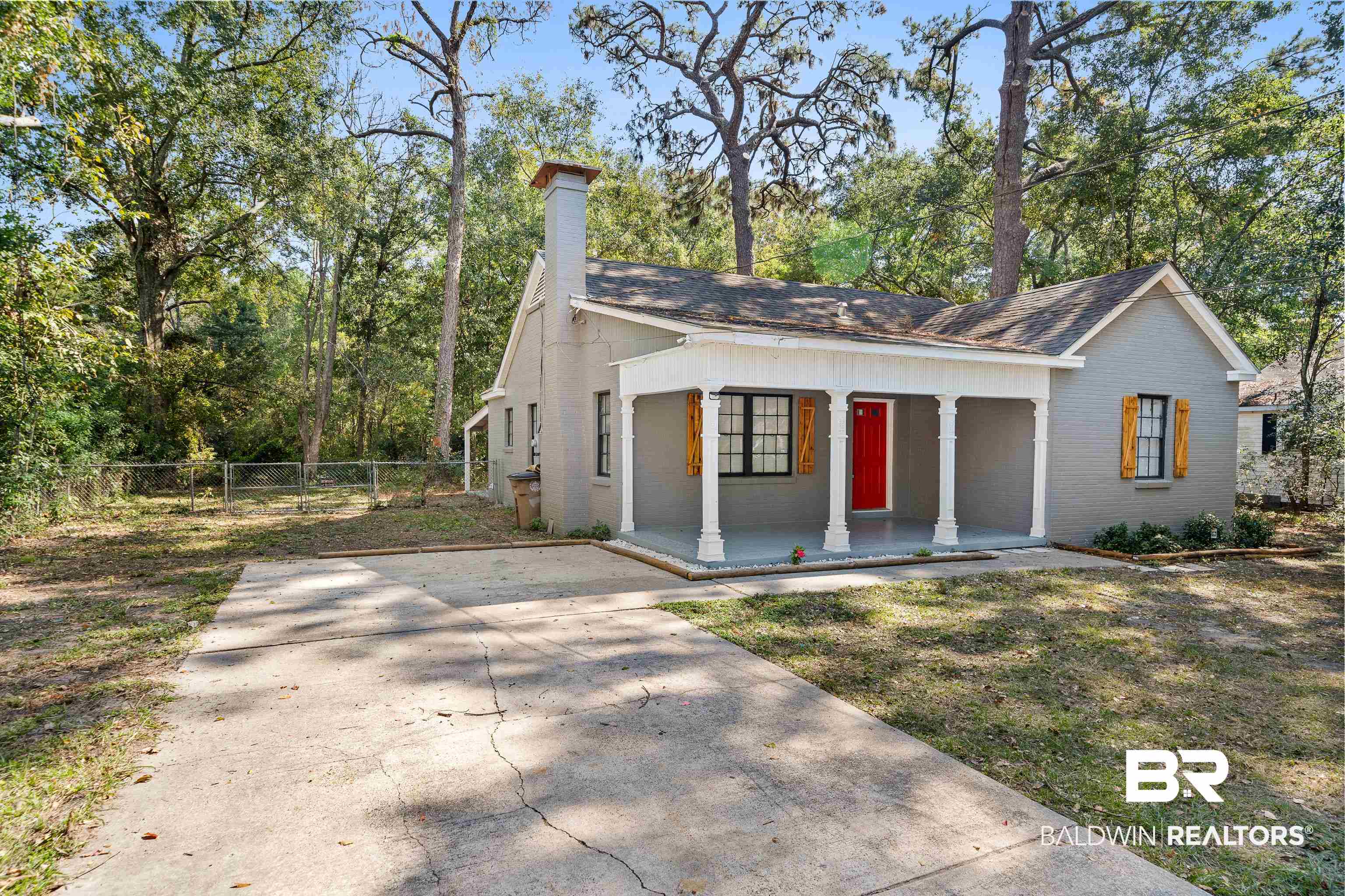 611 Morgan Avenue Mobile, AL 36606 - Photo 3 of 24 View of front of home featuring covered porch