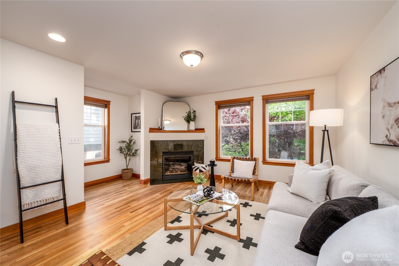 8517 Stone Avenue North, Unit B Seattle, WA 98103 - Photo 8 of 24
