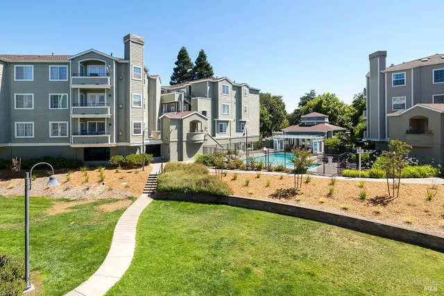 $575,000 | 852 Diablo Avenue, Unit 102, Novato, CA 94947