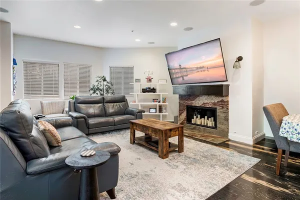 $882,000 | 16912 Sims Lane, Unit 103, Huntington Beach, CA 92649