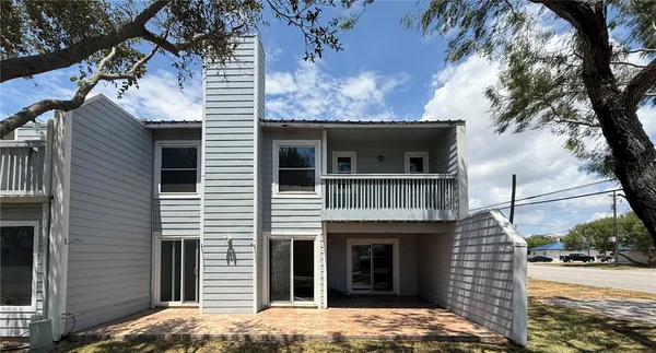 $225,000 | 830 Cliff Drive, Unit 18, Portland, TX 78374