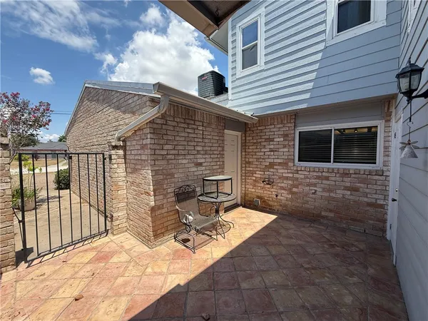 $225,000 | 830 Cliff Drive, Unit 18, Portland, TX 78374