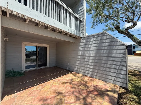 $225,000 | 830 Cliff Drive, Unit 18, Portland, TX 78374