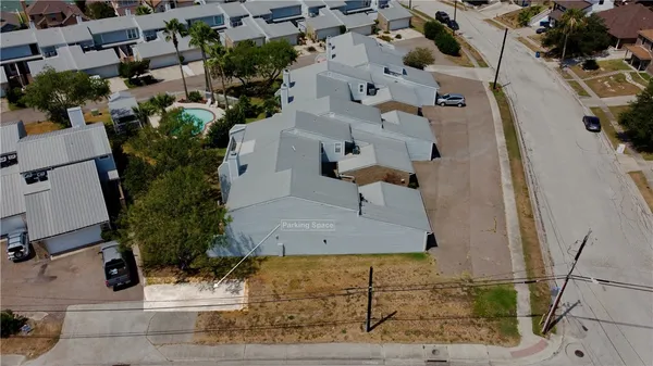 $225,000 | 830 Cliff Drive, Unit 18, Portland, TX 78374