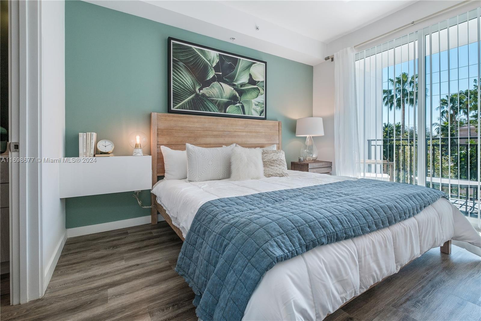 1919 Southeast 10th Avenue, Unit 2121 Fort Lauderdale, FL 33316 - Photo 17 of 35 a bedroom with a bed and a painting on the wall