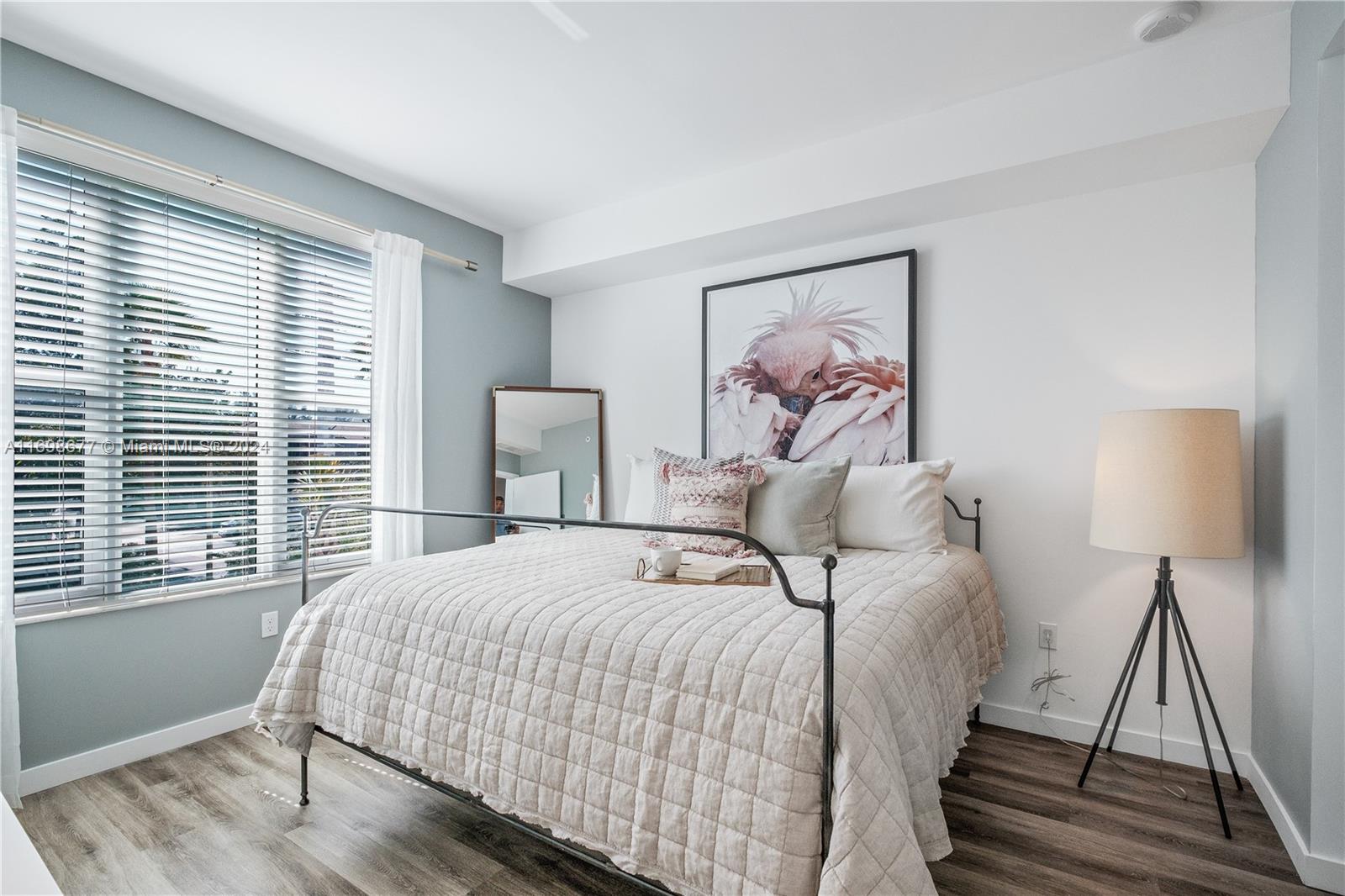 1919 Southeast 10th Avenue, Unit 2121 Fort Lauderdale, FL 33316 - Photo 32 of 35 a bedroom with a bed and a painting on the wall