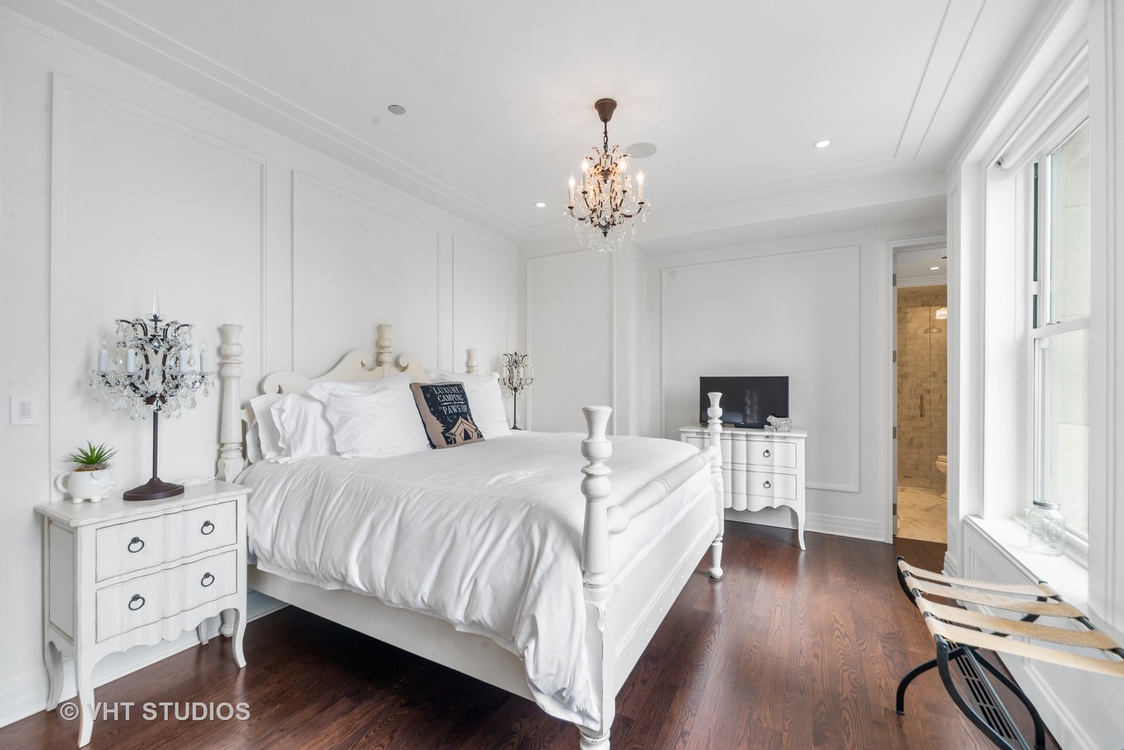 159 East Walton Place, Unit 35 Chicago, IL 60611 - Photo 17 of 24