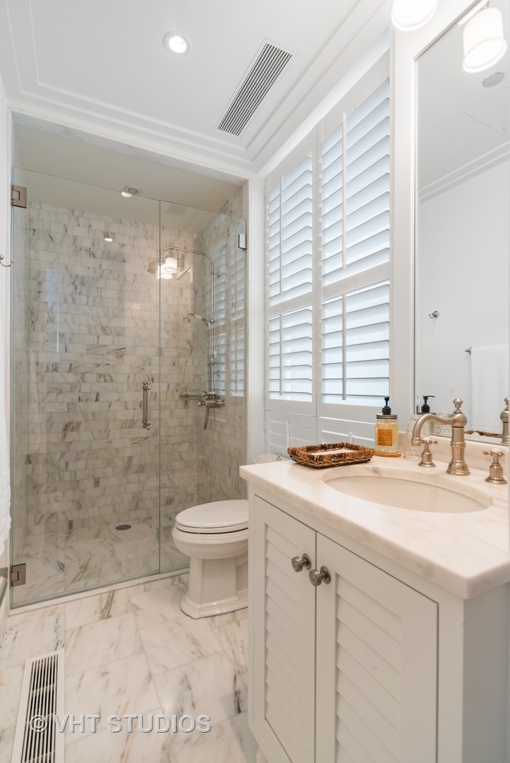 159 East Walton Place, Unit 35 Chicago, IL 60611 - Photo 18 of 24