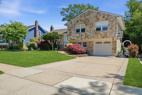 $1,385,000 | 33 Pell Terrace, Garden City, NY 11530