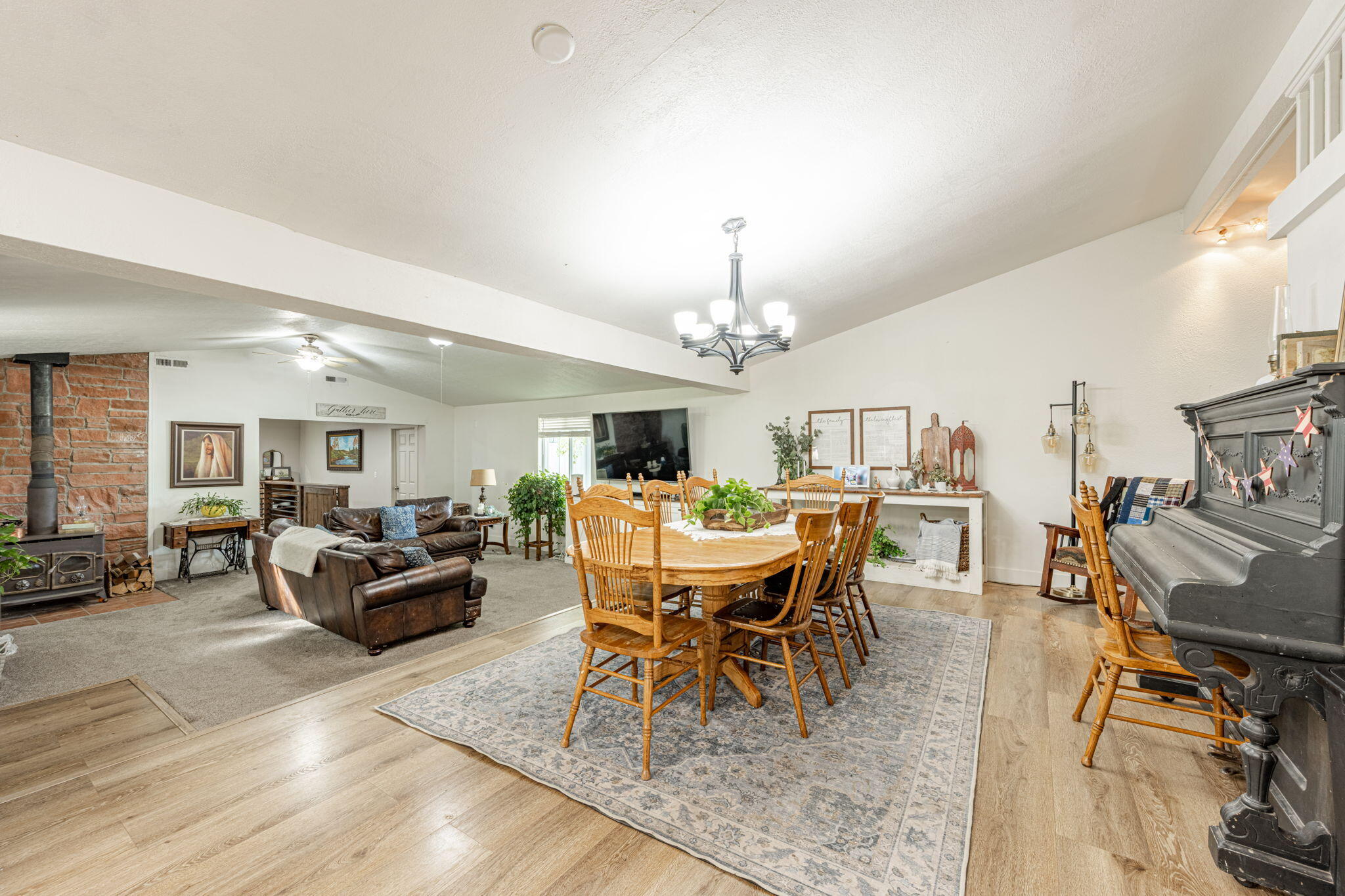 1217 West Topaz Road St. George, UT 84770 - Photo 2 of 51 Living Room and dining area