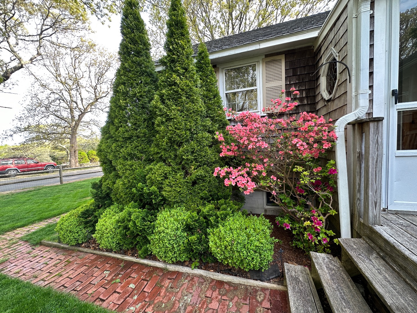 84 Pine Tree Road Vineyard Haven, MA 02568 - Photo 4 of 31 Gallery Image 4